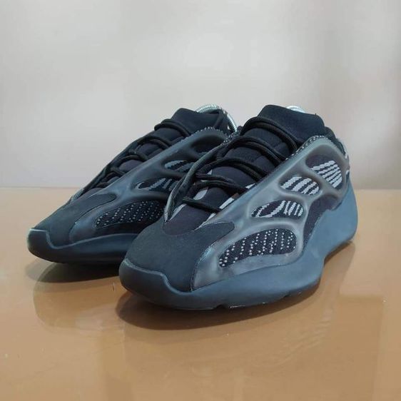 Adidas
APE 779001
(H 67799)
Yeezy 700 V.3
EUR 42ยาว26.5cm
ราคา 950฿ รูปที่ 2