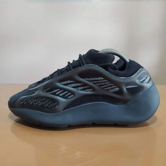 Adidas
APE 779001
(H 67799)
Yeezy 700 V.3
EUR 42ยาว26.5cm
ราคา 950฿ รูปที่ 3