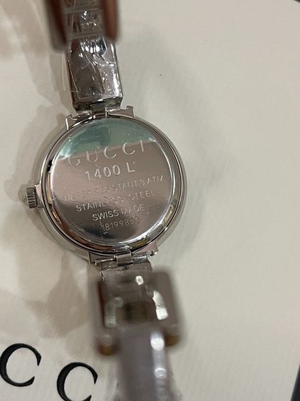 พร้อมส่ง 🔥Sale 11999🔥 นาฬิกา กำไล Gucci 1400L Pink Shell Watch Stainless Steel ลายGG หรูหราสวยเด่น ขนาด 26 mm รูปที่ 6