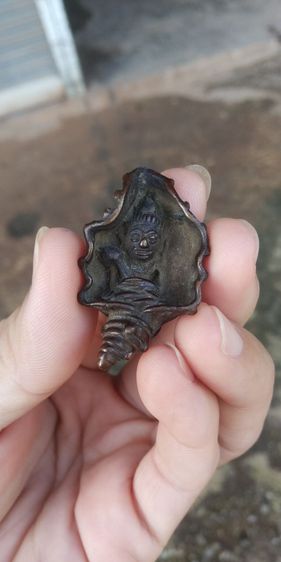 พระเครื่องเนื้อโลหะผสม(พระอุปคุตหลังเปลือกหอยเนื้อออกแดงเล็กน้อย(ไม่ทราบเกจิที่สร้าง)(550755))พระบ้านพระเครื่องรางของมงคล รูปที่ 3