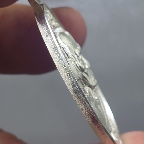 เหรียญเจริญพรล่าง เนื้อเงิน ครึ่งองค์ ขอบเรียบ (รุ่นวางศิลาฤกษ์อาคารเรียนอนุบาล) หลวงพ่อพัฒน์ วัดห้วยด้วน โคท 509 พ.ศ.2563 รูปที่ 6