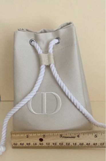 กระเป๋า Dior bucket bag ทรงขนมจีบ สีครีม รูปที่ 2