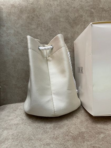 กระเป๋า Dior bucket bag ทรงขนมจีบ สีครีม รูปที่ 5