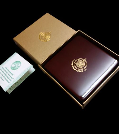 เหรียญทองคำ สมเด็จพระเทพรัตนราชสุดาฯ พร้อมใบเซอร์ และกล่องอุปกรณ์ครบชุด รูปที่ 3