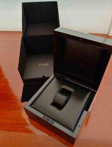 กล่องใส่นาฬิกาหรู Piaget จากสวิสเซอร์แลนด์ ของแท้ 100เปอร์เซ็นต์ พร้อมกล่องในกล่องนอกครบ รูปที่ 2