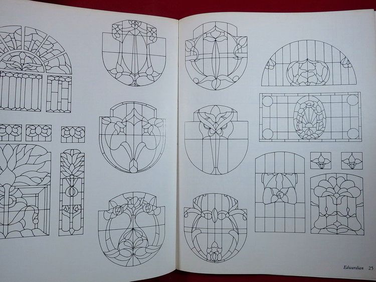 Treasury of Traditional Stained Glass Designs การออกแบบ กระจกสี แบบโบราณ รูปที่ 8