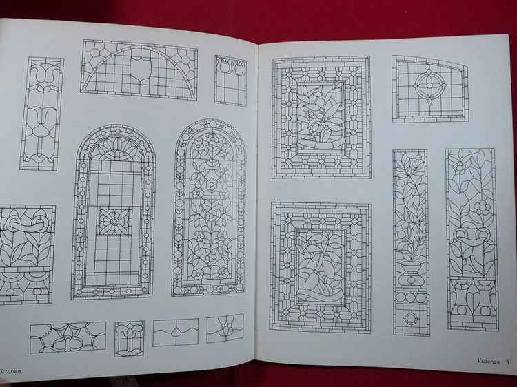 Treasury of Traditional Stained Glass Designs การออกแบบ กระจกสี แบบโบราณ รูปที่ 5