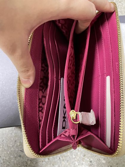 กระเป๋าสตางค์ DKNY รูปที่ 7