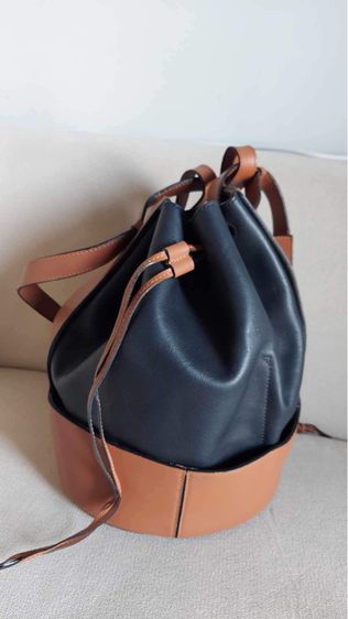 กระเป๋า Loewe ทรงจีบ สีทูโทน รูปที่ 3