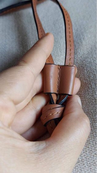 กระเป๋า Loewe ทรงจีบ สีทูโทน รูปที่ 14