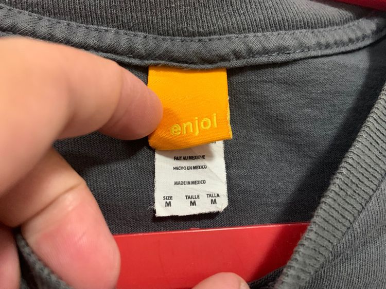 เสื้อยืด ENJOI แท้ 💯 size M ขนาด อก 20.5 ยาว 27 นิ้ว สภาพดีมาก สีเทา ลายสวย เนื้อผ้านิ่มมาก หายากน่าสะสมครับ รูปที่ 4