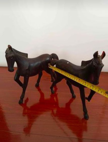 ม้าไม้ 2 ตัว สีดำน้ำตาล ขนาดความยาว 10 นิ้ว ความสูง 12 นิ้ว รูปที่ 3