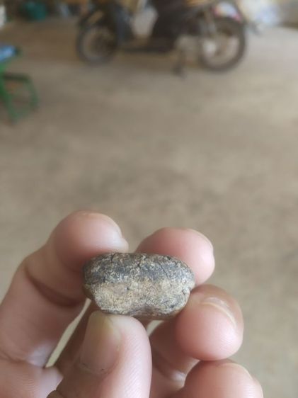 พระเนื้อดินผสมผง(พระพิมพ์พระซุ้มกอหลังนูนเนื้อออกสีดำปนเหลือง(ไม่ทราบพระเกจิที่สร้าง)(ไม่ทราบอายุและรุ่น))พระบ้านพระเครื่องรางของมงคล รูปที่ 9