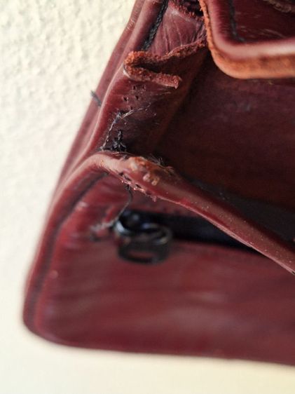 Vintage holster wallet กระเป๋าวินเทจแบบคาดใต้แขน Madi in Mexico หนังสีสวยมากสีแดงมารูน หนังแท้ทั้งใบมีตำหนิในภาพแต่ใช้งานได้ปรกติ Rare item  รูปที่ 3