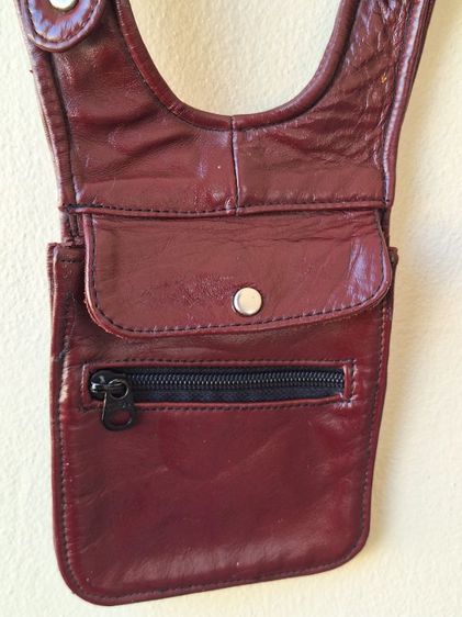 Vintage holster wallet กระเป๋าวินเทจแบบคาดใต้แขน Madi in Mexico หนังสีสวยมากสีแดงมารูน หนังแท้ทั้งใบมีตำหนิในภาพแต่ใช้งานได้ปรกติ Rare item  รูปที่ 4