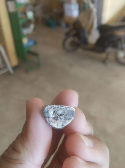 พระเนื้อโลหะกะไหล่เงิน(พระรูปหล่อพระหลวงปู่ทวดสีขาวรูปหล่อลอยองค์(หลังฐานองค์พระวัดช้างให้)(ไม่ทราบเกจิที่สร้าง))พระบ้านพระเครื่องรางของมงคล รูปที่ 14