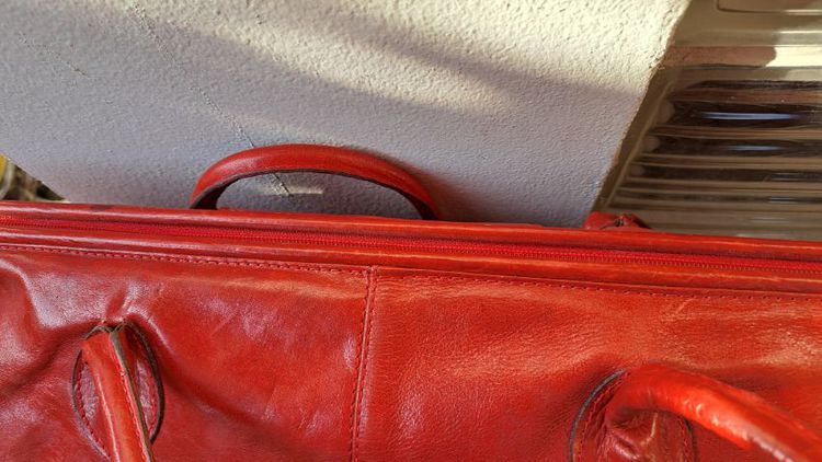 กระเป๋าสะพายหนังแท้ ของนางแบบ สีแดงใบใหญ่ รูปที่ 2