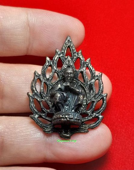 เหรียญหล่อฉลุ หลวงพ่อคูณ รุ่น เสาร์ ๕ คูณทรัพย์แสนล้าน ปี 2539 รูปที่ 2