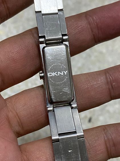 นาฬิกายี่ห้อ DKNY  ของแท้มือสอง สแตนเลสทั้งเรือน สายยาว 16 เซนติเมตร  950฿ รูปที่ 3