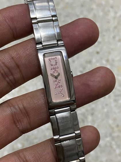 เงิน นาฬิกายี่ห้อ DKNY  ของแท้มือสอง สแตนเลสทั้งเรือน สายยาว 16 เซนติเมตร  950฿