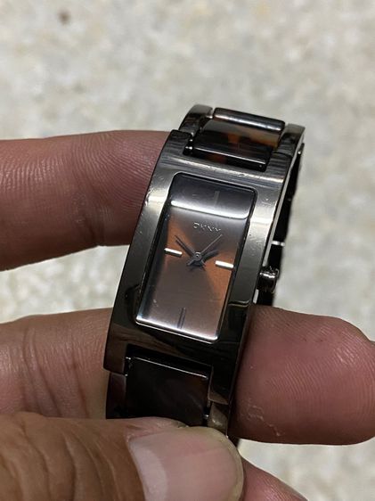 นาฬิกายี่ห้อ DKNY  ของแท้มือสอง เรือนสีดำ สายยาว 16.5 เซนติเมตร  850฿ รูปที่ 2