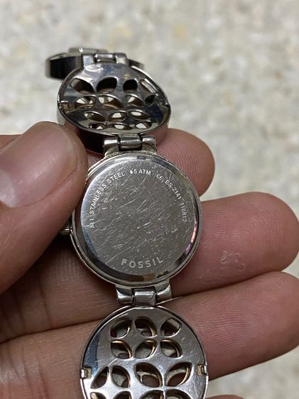 นาฬิกายี่ห้อ FOSSIL  ของแท้มือสอง สแตนเลสสายยาว 15 เซนติเมตร  850฿ รูปที่ 2