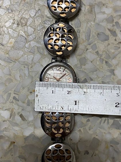 นาฬิกายี่ห้อ FOSSIL  ของแท้มือสอง สแตนเลสสายยาว 15 เซนติเมตร  850฿ รูปที่ 8