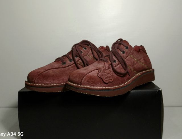KicKers Sneakers, Unisex 39EU(25.0cm) Original ของแท้ มือ 2 สภาพไม่ต่างจากมือ 1, รองเท้า KicKers หนังแท้สีแดงมีประกายเงิน พื้นเต็มเหมือนใหม่ รูปที่ 16