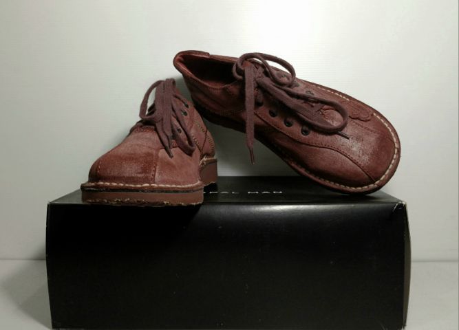 KicKers Sneakers, Unisex 39EU(25.0cm) Original ของแท้ มือ 2 สภาพไม่ต่างจากมือ 1, รองเท้า KicKers หนังแท้สีแดงมีประกายเงิน พื้นเต็มเหมือนใหม่ รูปที่ 8