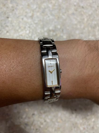 นาฬิกายี่ห้อ DKNY  ของแท้มือสอง สแตนเลสทั้งเรือน  สายยาว 15 เซนติเมตร  950฿ รูปที่ 10