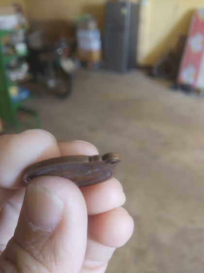 พระเหรียญเนื้อทองแดงรูปไข่(พระหลวงปู่สมชายวัดเขาสุกิม(ฐิตวิริโย)(พระเกจิ)(สังคายนาวัดเนินดินแดง)(จังหวัดจันทบุรีปี2546))พระเครื่องรางของมงคล รูปที่ 15