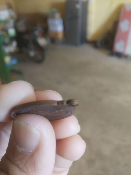 พระเหรียญเนื้อทองแดงรูปไข่(พระหลวงปู่สมชายวัดเขาสุกิม(ฐิตวิริโย)(พระเกจิ)(สังคายนาวัดเนินดินแดง)(จังหวัดจันทบุรีปี2546))พระเครื่องรางของมงคล รูปที่ 13