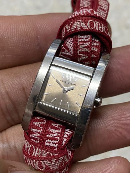 นาฬิกายี่ห้อ ARMANI EMPORIO   ควอทซ์ เลดี้ ของแท้มือสอง  สายยาว 16 เซนติเมตร   1000฿  รูปที่ 2