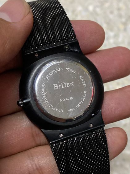 นาฬิกายี่ห้อ BIDEN  ควอทซ์ เรือนบาง ของแท้มือสอง เดินปกติ  สายปรับได้ 21 เซนติเมตร   750฿ รูปที่ 3
