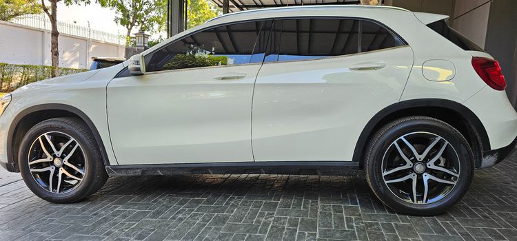 Mercedes-Benz GLA-Class 2018 GLA200 Utility-car เบนซิน ไม่ติดแก๊ส เกียร์อัตโนมัติ ขาว รูปที่ 4