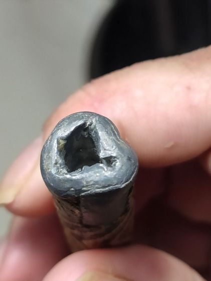 ตะกรุดหลวงพ่อคงวัดบางกะพ้อมลายจระเข้ขบฟัน 4 นิ้ว เนื้อตะกั่ว รูปที่ 13