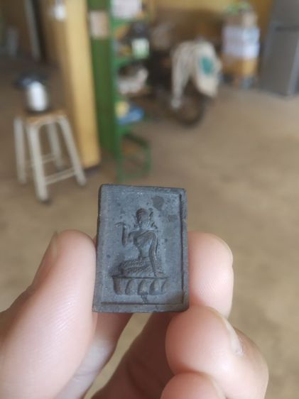 พระเนื้อแร่เหล็กน้ำพี้ผสมมวลสาร(พระพิมพ์พระนางกวักพิมพ์เล็กหลังยันต์(เนื้อออกสีดำ)(ไม่ทราบพระเกจิที่สร้าง))พระบ้านเครื่องรางของมงคล รูปที่ 6