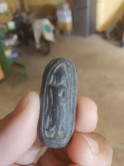 พระเนื้อดินผสมผงสีดำ(พระปางลีลากำแพงทุ่งเศรษฐีหรือพระปางลีลากำแพงเม็ดขนุน(เนื้อสีดำไม่ทราบที่มาไม่ทราบพระเกจิที่สร้าง))พระเครื่องรางของมงคล รูปที่ 3