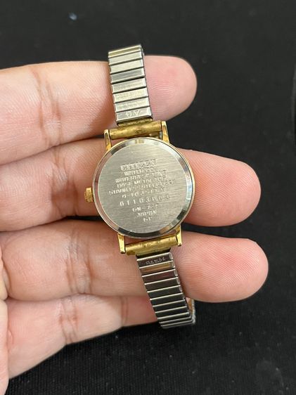 CITIZEN - Lady watch ของแท้ ระบบถ่าน ตัวเรือนและสายสแตนเลสสีทอง ขนาด 26 มิลรวมเม็ด   รูปที่ 4
