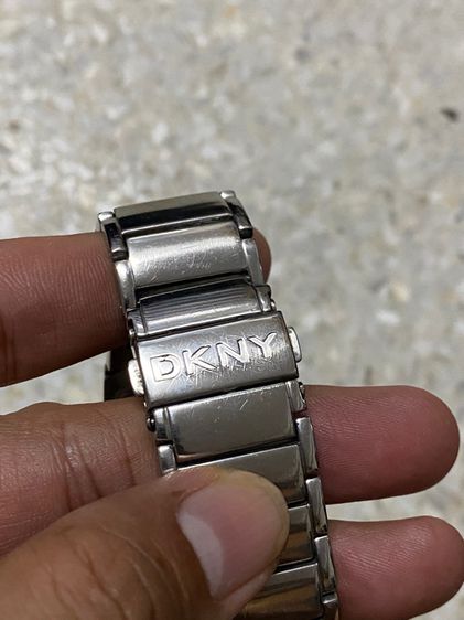 นาฬิกายี่ห้อ DKNY ของแท้มือสอง สแตนเลสทั้งเรือน สายยาว 18 เซนติเมตร  1000฿ รูปที่ 9