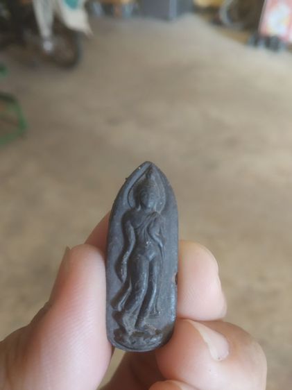 พระเนื้อแร่เหล็กน้ำพี้(พระปางลีลากำแพงทุ่งเศรษฐี(เม็ดขนุน)(พระหลวงพ่อนิยม)(วัดป่าหลักร้อย)(จังหวัดนครราชสีมาปี2542))พระบ้านพระเครื่องของมงคล รูปที่ 3