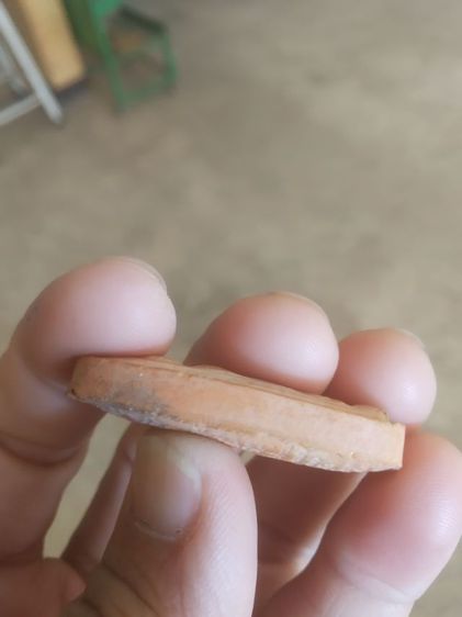 พระเนื้อดินเผา(พระปางลีลากำแพงทุ่งเศรษฐีเนื้อดินเผาพระหลวงพ่อเกษมวัดม่วง(จังหวัดอ่างทอง)เสาร์ห้า)พระเครื่องรางของมงคล2539 รูปที่ 16