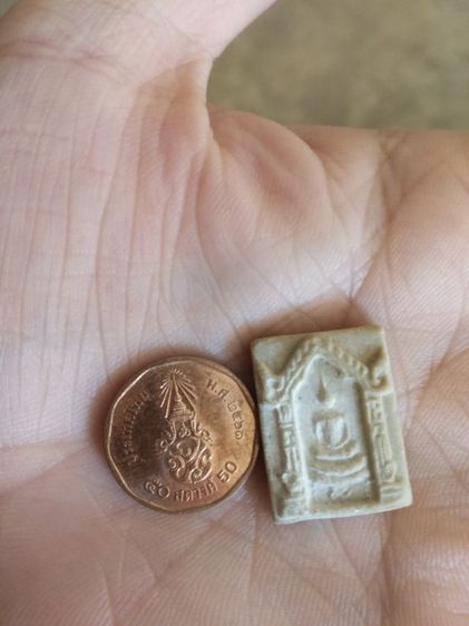 พระเนื้อผงน้ำมันพิมพ์เล็ก(พระสมเด็จคะแนนในซุ้มประตู(หลวงพ่ออุ้น)(รุ่นแรกหรือรุ่นที่หนึ่ง)(วัดตาลกง)(จังหวัดเพชรบุรีปี2530))พระเครื่องของมงคล รูปที่ 4