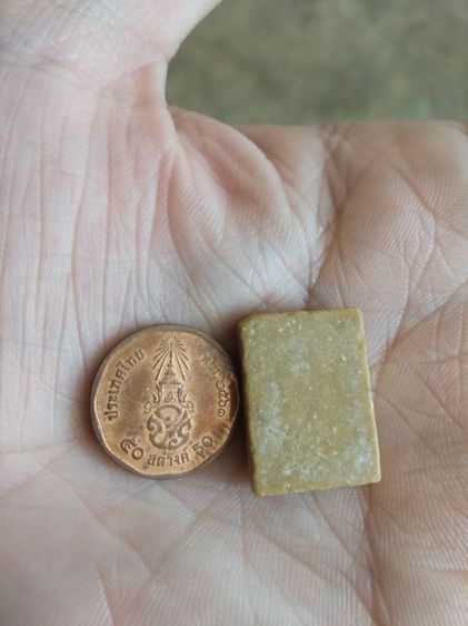 พระเนื้อผงน้ำมันผสมพระเกศาพิมพ์เล็ก(พระสมเด็จพิมพ์คะแนนพระพุทธางกูร(วัดหนองเสือ)(มีส่วนผสมพระเกศา)(จังหวัดนครปฐมปี2509))พระเครื่องรางของมงคล รูปที่ 2