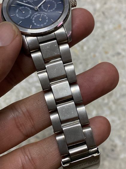 นาฬิกายี่ห้อ KENNETH  COLE  ควอทซ์ ของแท้มือสอง สายยาว 19 เซนติเมตร  1400฿ รูปที่ 4
