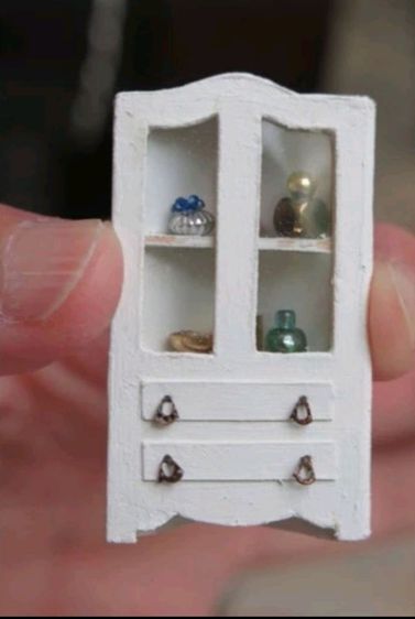 ของจิ๋ว ตู้โชว์สีขาว แฮนด์เมดโดยชาวอังกฤษ ของสะสม ของโชว์ ของขวัญ miniature สวยงาม ราคาพิเศษ รูปที่ 5
