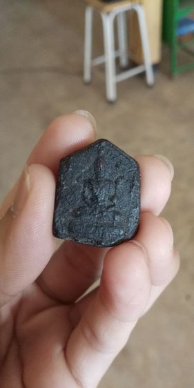 พระเนื้อผงผสมว่านดำ(พระเครื่องพิมพ์พระพุทธทรงห้าเหลี่ยมพิมพ์เล็ก(เนื้อว่านยา)(ไม่ทราบพระเกจิที่สร้าง))พระบ้านพระเครื่องรางของมงคล รูปที่ 2