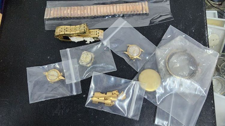 ราคาไม่เท่ากัน นาฬิกา อะไหล่เรือนทองคำ 14K เก่าเก็บ หายาก เรือนเล็ก สวย ของแท้ เดิมๆ สภาพดี ราคาแต่ละชิ้นไม่เท่ากัน รูปที่ 2