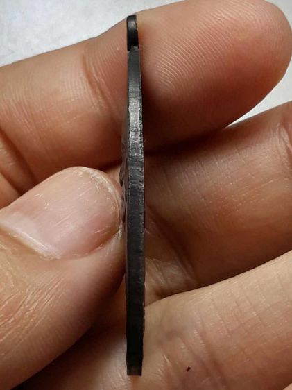 เหรียญใบขี้เหล็กหลวงปู่แผ้ว ทองแดงรมดำ รูปที่ 4