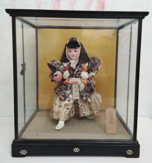 4186-ตุ๊กตาญี่ปุ่นในชุดนักรบซามูไร ในตู้กระจกประดับ ขนาดตู้ 11 x 15 x 17 นิ้ว ใช้ประดับหน้าห้างร้านเพื่อความสวยงาม เป็นศิริมงคล  รูปที่ 3